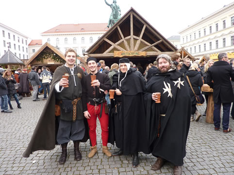 Ochs auf dem Wittelsbacher Weihnachtsmarkt 2011