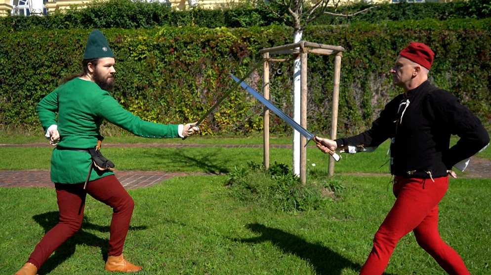 Zwei Fechter mit dem Langen Messer in Gewandung